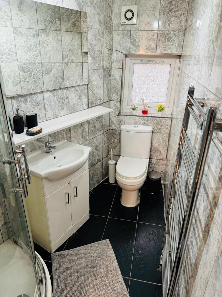 Willesden J Guest Home 4 لندن المظهر الخارجي الصورة