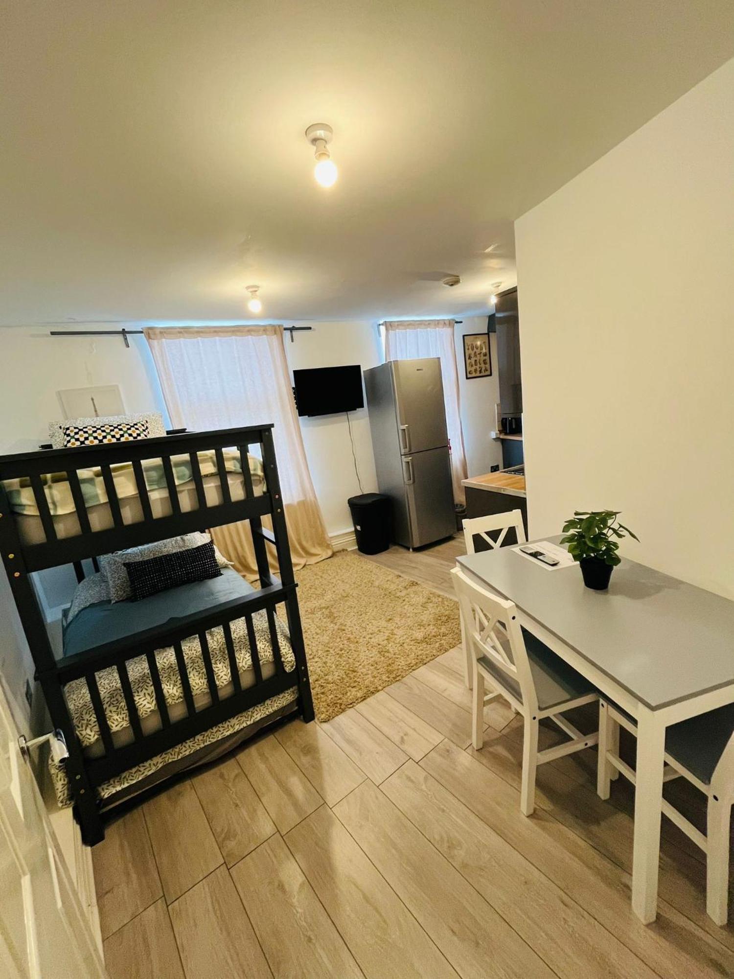 Willesden J Guest Home 4 لندن المظهر الخارجي الصورة
